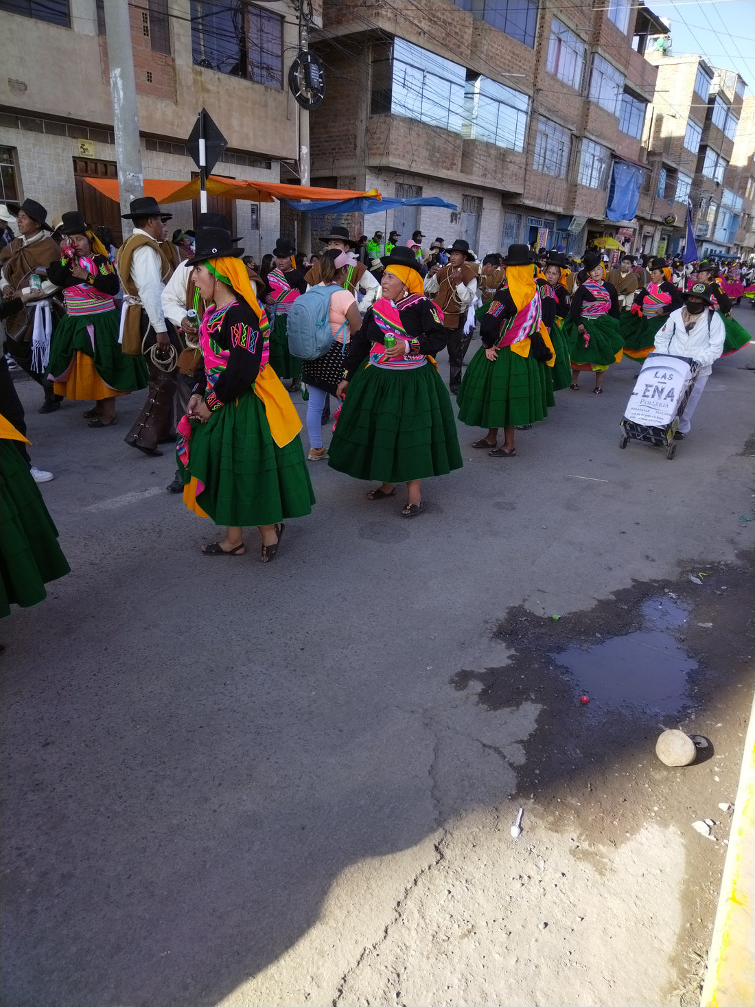 "Tejedoras de Tradición: El Arte Ancestral de Acora"