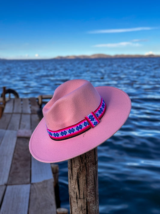 SOMBRERO DE PAÑO ROSADO