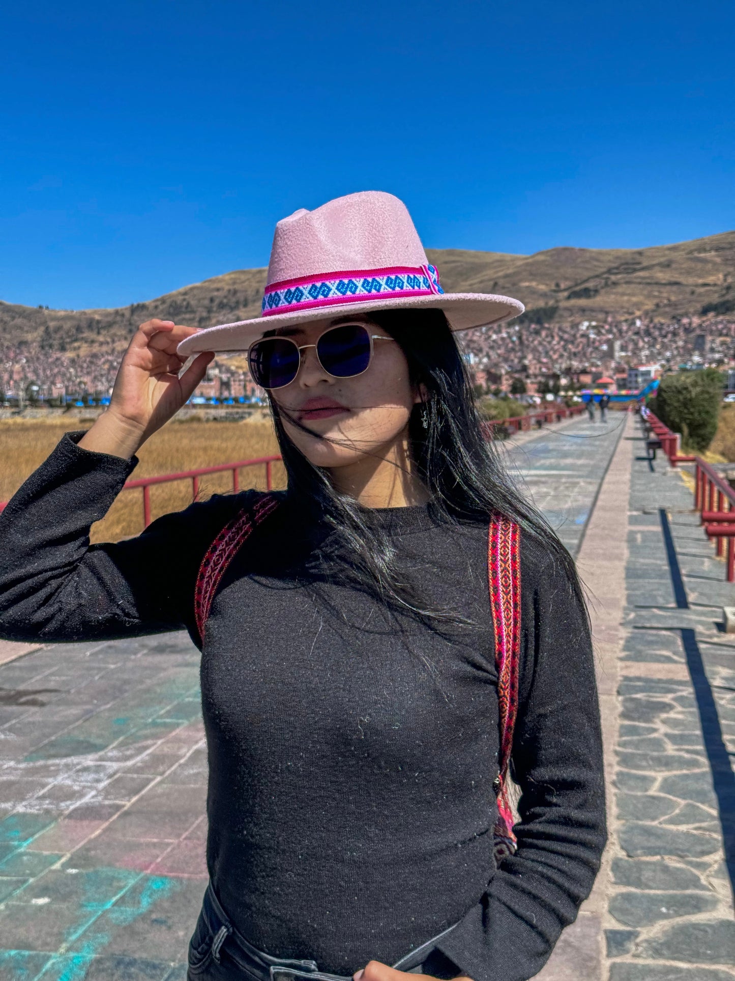 SOMBRERO DE PAÑO ROSADO